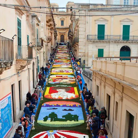 Villa Trappeto Dellago With Sea View, Pool, Parking & Wi-fi Avola