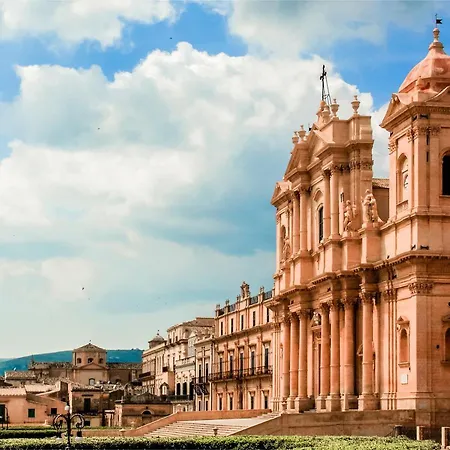 Trappeto Dellago With Sea View, Pool, Parking & Wi-fi Villa *