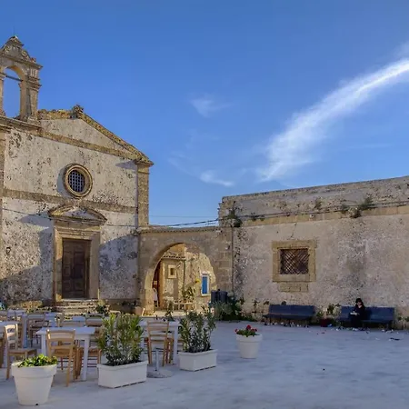 Trappeto Dellago With Sea View, Pool, Parking & Wi-fi