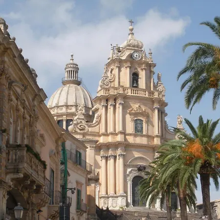 Villa Trappeto Dellago With Sea View, Pool, Parking & Wi-fi Avola