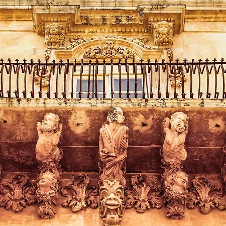 Trappeto Dellago With Sea View, Pool, Parking & Wi-fi