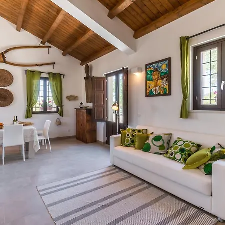 Trappeto Dellago With Sea View, Pool, Parking & Wi-fi