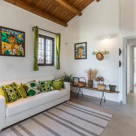 Villa Trappeto Dellago With Sea View, Pool, Parking & Wi-fi Avola