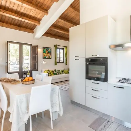 Villa Trappeto Dellago With Sea View, Pool, Parking & Wi-fi *