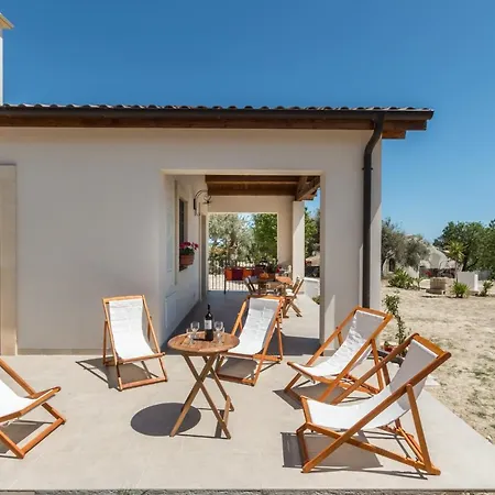 Trappeto Dellago With Sea View, Pool, Parking & Wi-fi Villa *